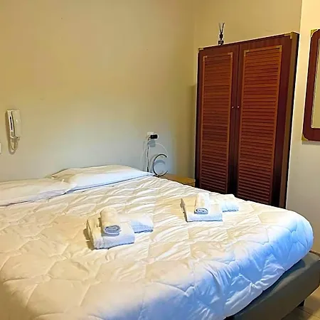 Benaco Mavras Hotel