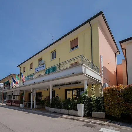 ホテル Mh Benaco 2*